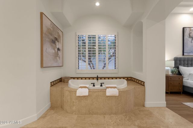 2156 E CHAMPAGNE Place, Chandler, AZ 85249