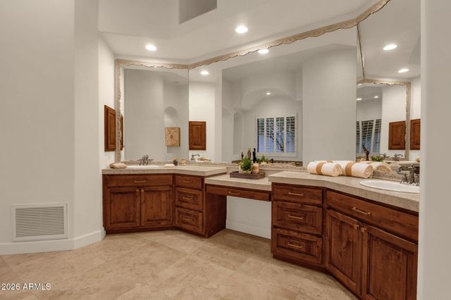 2156 E CHAMPAGNE Place, Chandler, AZ 85249