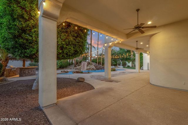 2156 E CHAMPAGNE Place, Chandler, AZ 85249