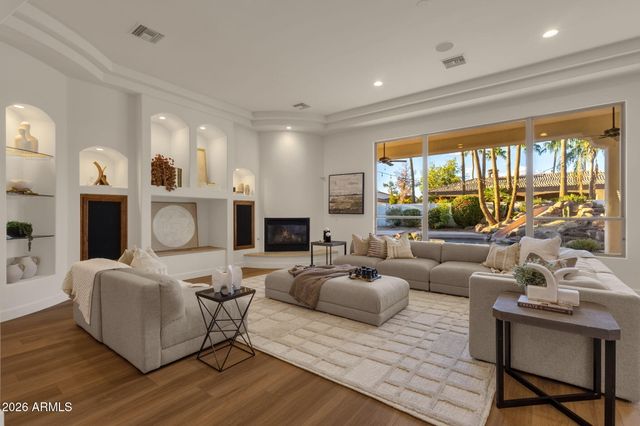 2156 E CHAMPAGNE Place, Chandler, AZ 85249