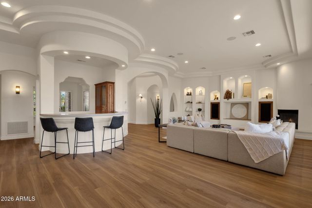 2156 E CHAMPAGNE Place, Chandler, AZ 85249