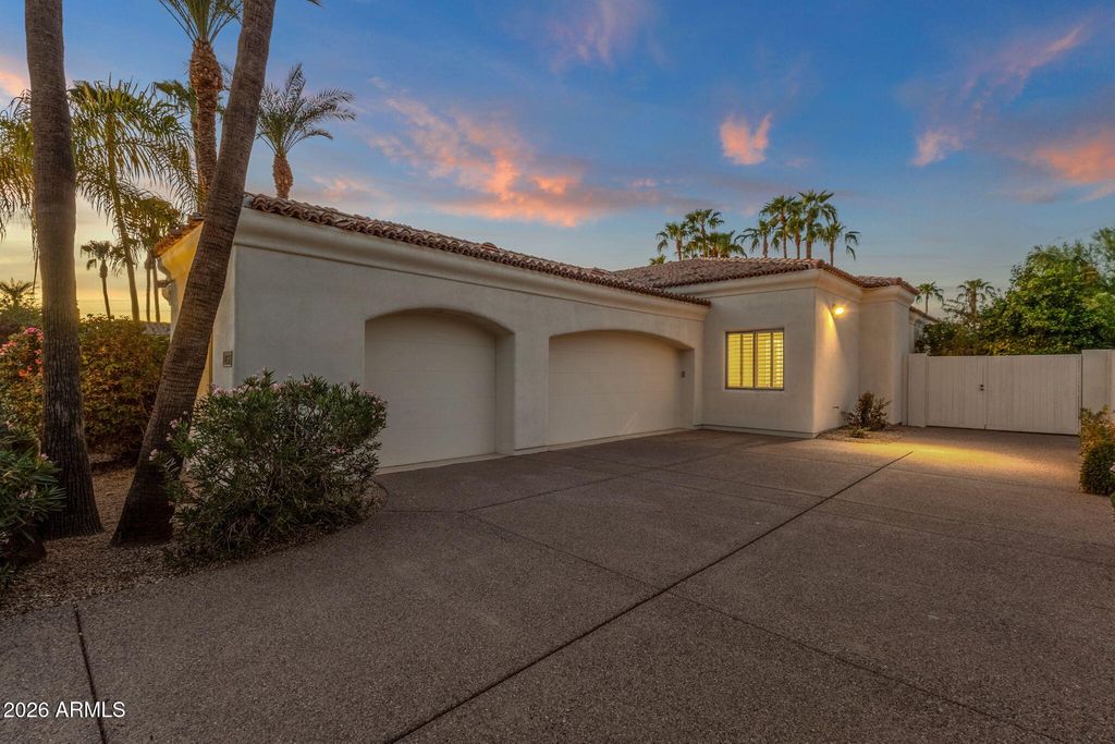 2156 E CHAMPAGNE Place, Chandler, AZ 85249 — photo 2