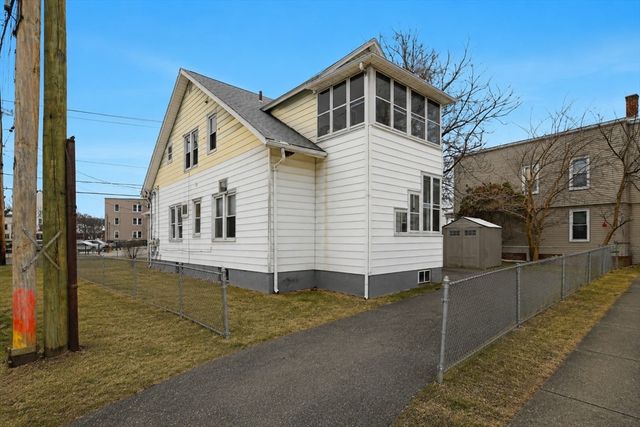 621 Chicopee St, Chicopee, MA 01013