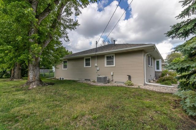 100 Meadow Lane, Mankato, MN 56001
