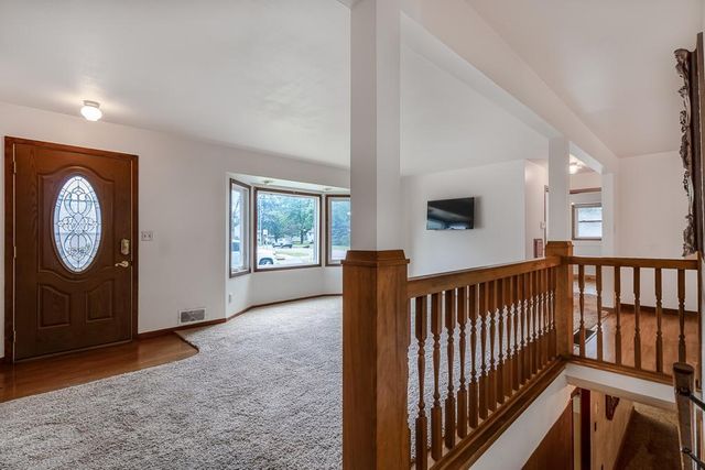 100 Meadow Lane, Mankato, MN 56001