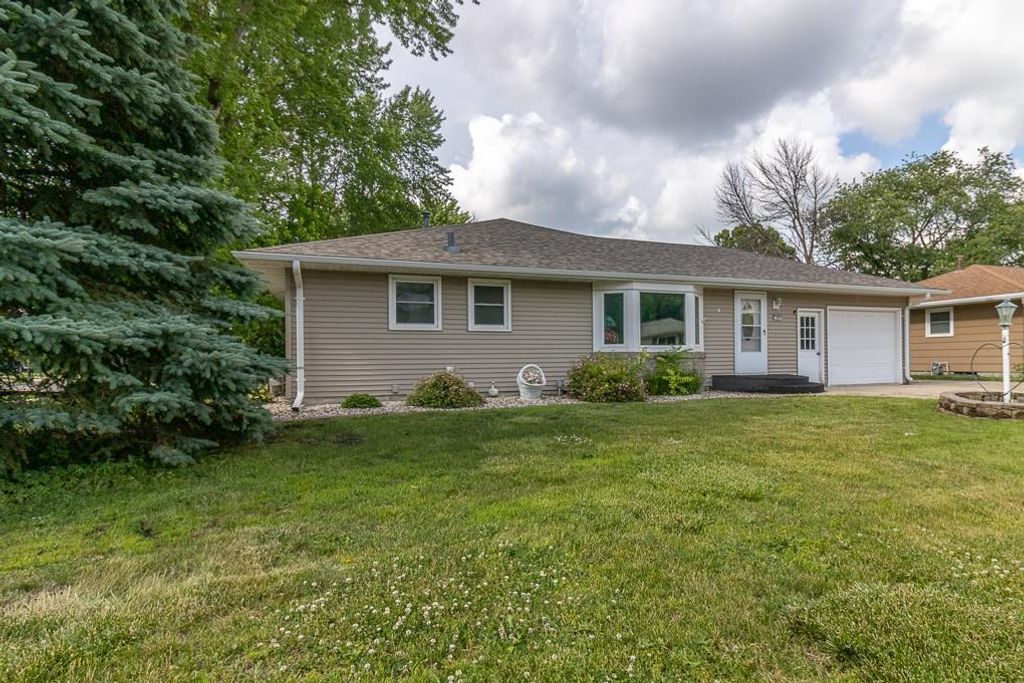 100 Meadow Lane, Mankato, MN 56001