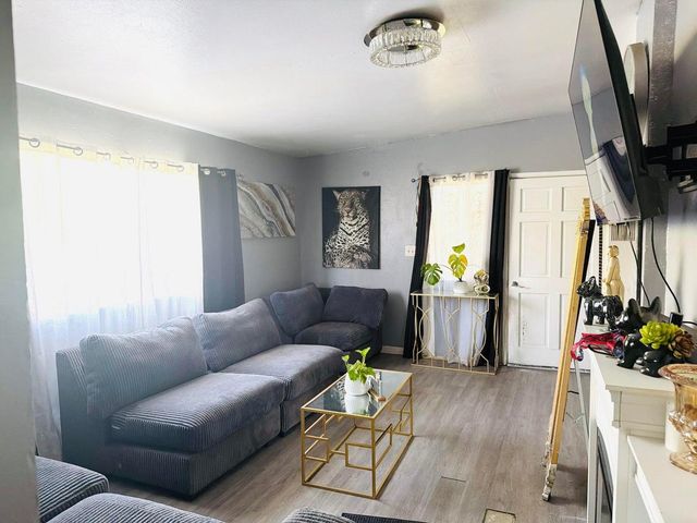 436 W Strother Avenue, Fresno, CA 93706