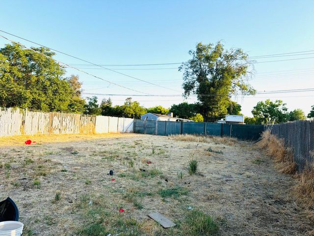 436 W Strother Avenue, Fresno, CA 93706