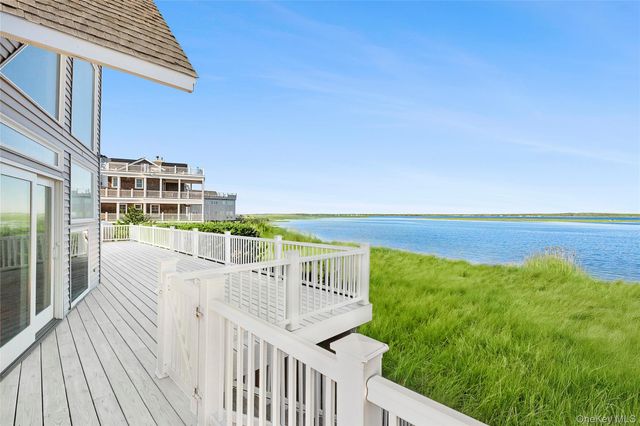 8 Dune Lane, Westhampton Dunes, NY 11978