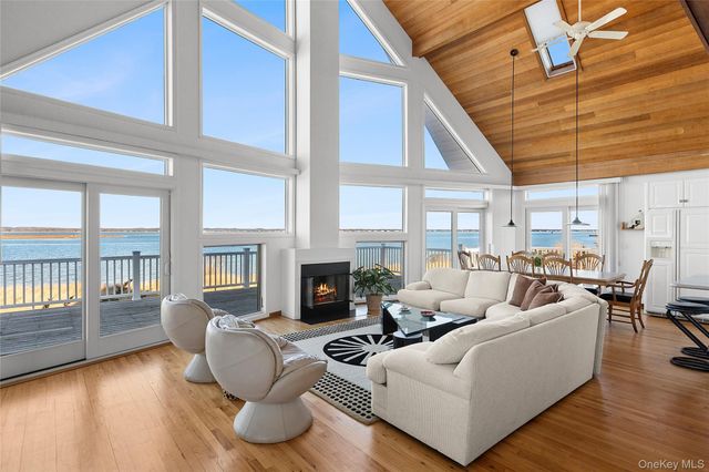 8 Dune Lane, Westhampton Dunes, NY 11978