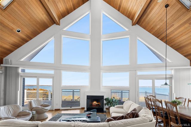 8 Dune Lane, Westhampton Dunes, NY 11978