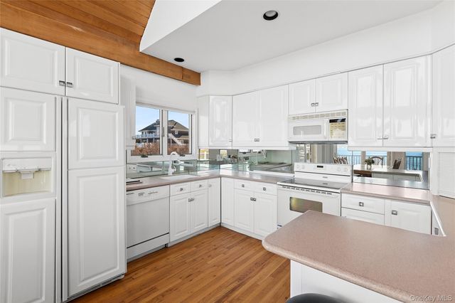 8 Dune Lane, Westhampton Dunes, NY 11978