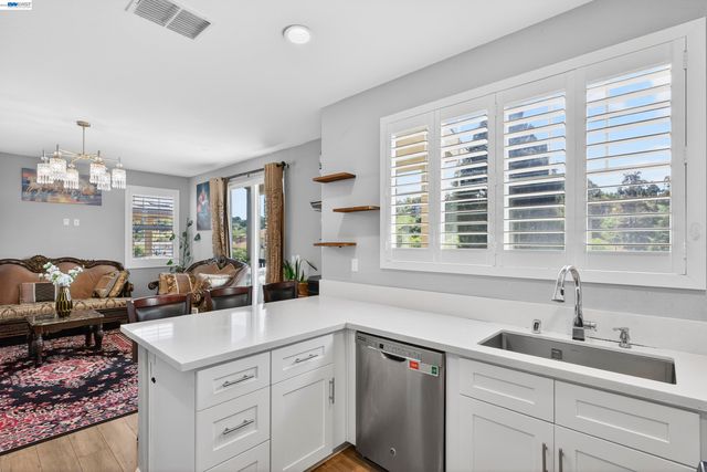 431 Colina Way, El Sobrante, CA 94803