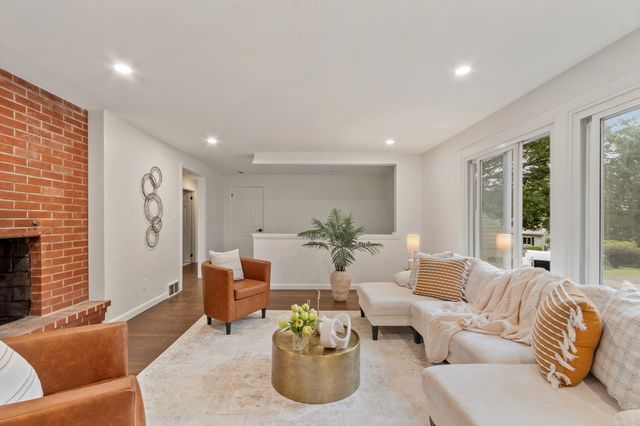16 Bowl Rd, Chelmsford, MA 01824