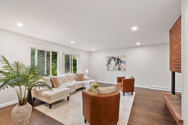 16 Bowl Rd, Chelmsford, MA 01824