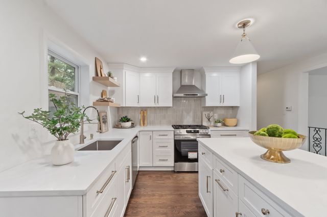 16 Bowl Rd, Chelmsford, MA 01824