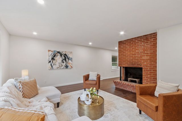 16 Bowl Rd, Chelmsford, MA 01824