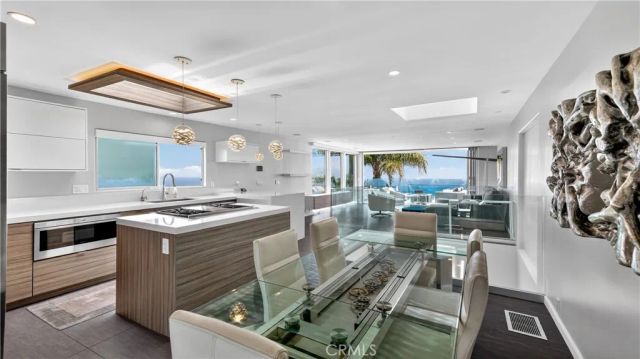 855 Santa Ana Street, Laguna Beach, CA 92651