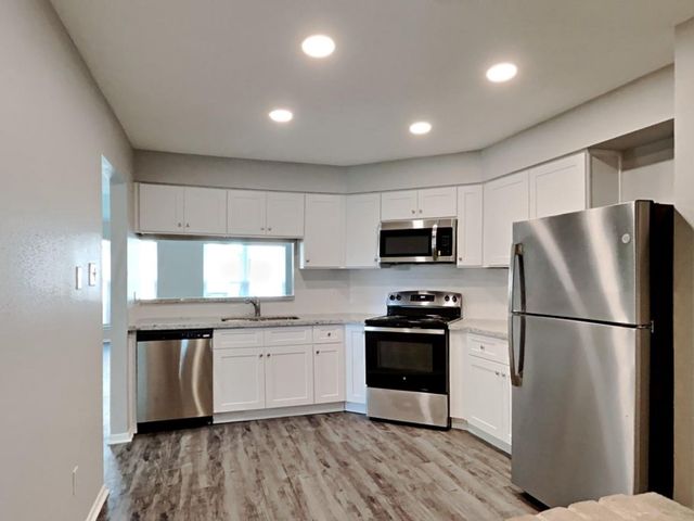 209 Greenshire Drive, League City, TX 77573