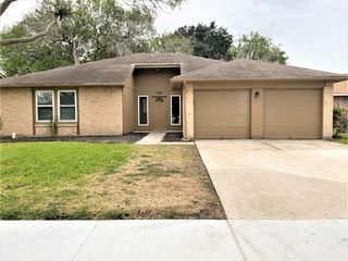 209 Greenshire Drive, League City, TX 77573