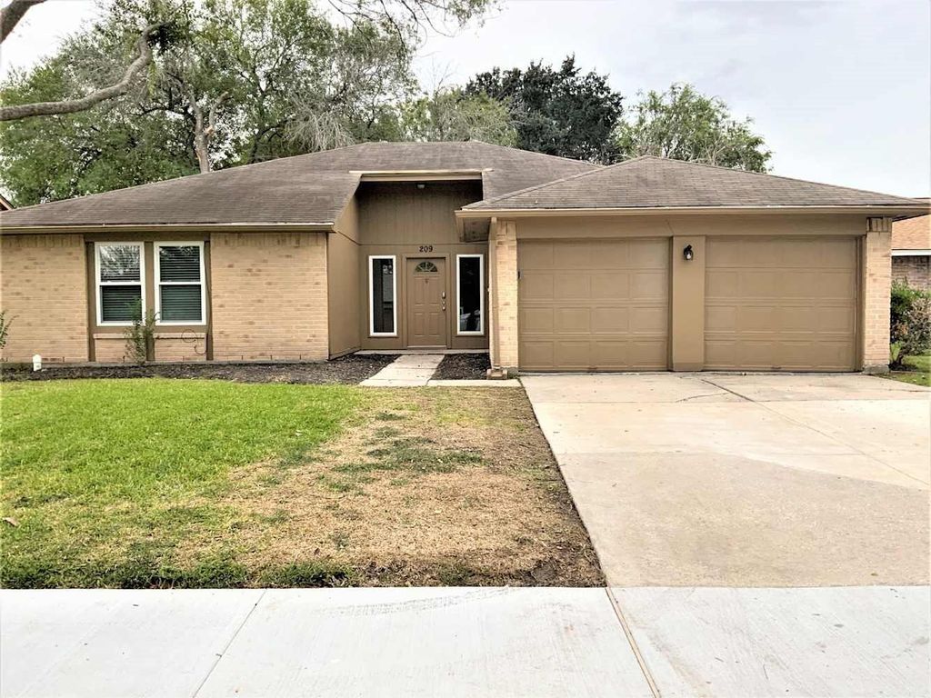 209 Greenshire Drive, League City, TX 77573