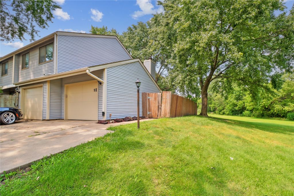 911 Breezewood Circle, Altoona, IA 50009
