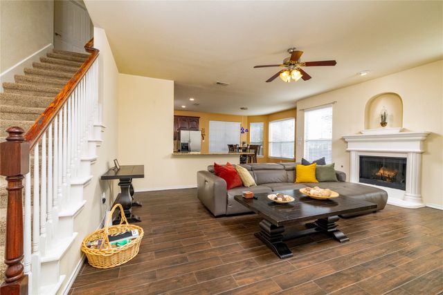 45 Beechcreek Drive, Edgecliff Village, TX 76134