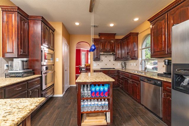 45 Beechcreek Drive, Edgecliff Village, TX 76134