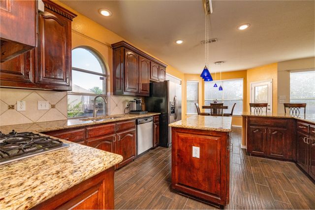 45 Beechcreek Drive, Edgecliff Village, TX 76134