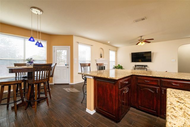 45 Beechcreek Drive, Edgecliff Village, TX 76134