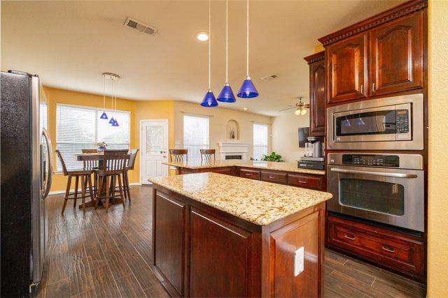 45 Beechcreek Drive, Edgecliff Village, TX 76134