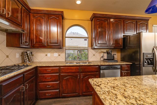 45 Beechcreek Drive, Edgecliff Village, TX 76134