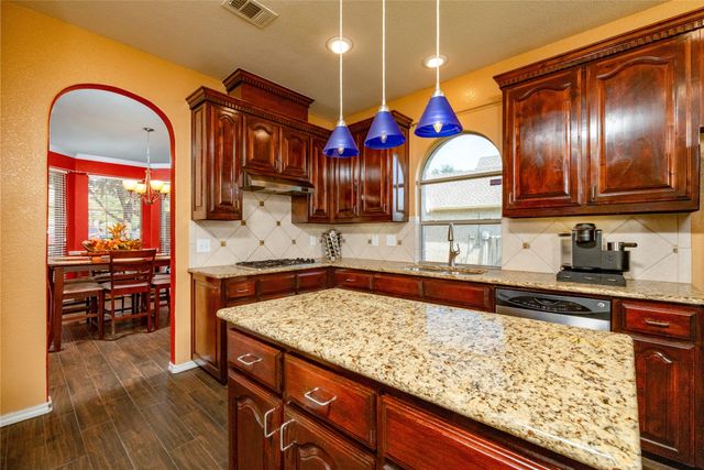 45 Beechcreek Drive, Edgecliff Village, TX 76134