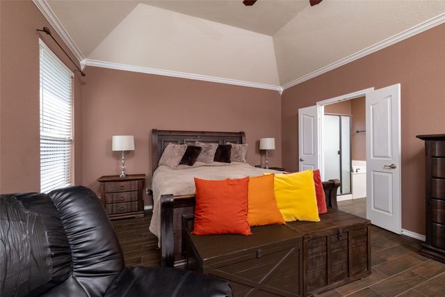 45 Beechcreek Drive, Edgecliff Village, TX 76134