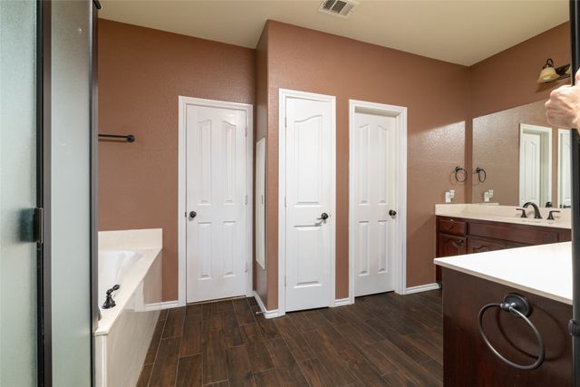 45 Beechcreek Drive, Edgecliff Village, TX 76134