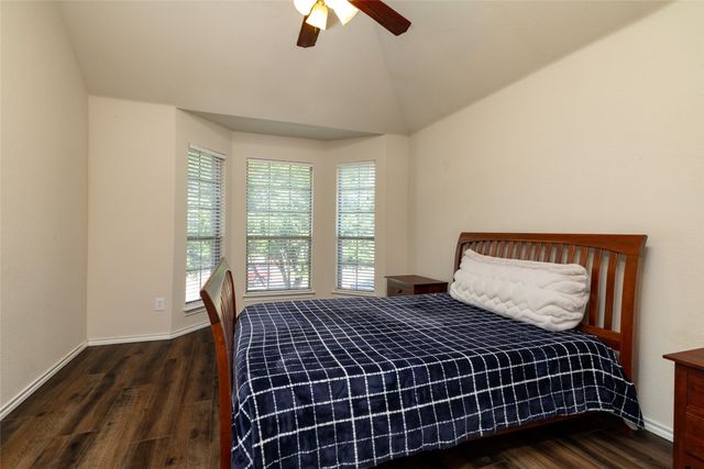 45 Beechcreek Drive, Edgecliff Village, TX 76134