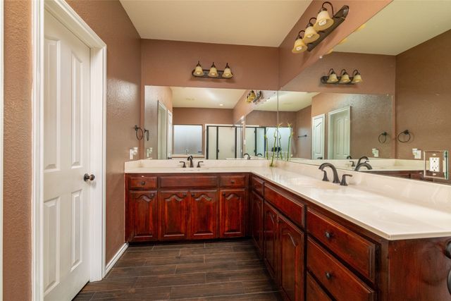 45 Beechcreek Drive, Edgecliff Village, TX 76134