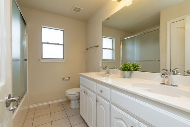 45 Beechcreek Drive, Edgecliff Village, TX 76134