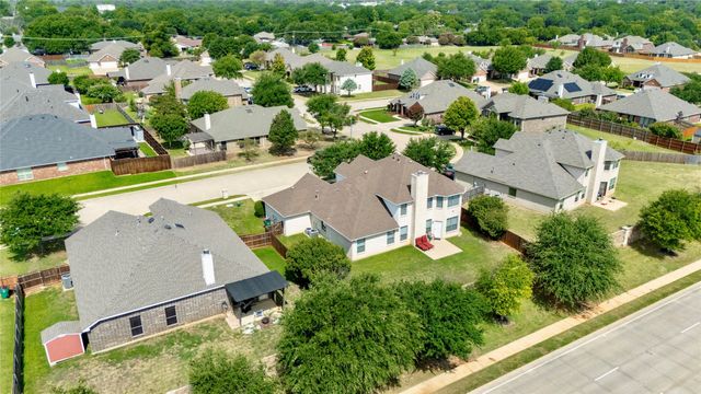 45 Beechcreek Drive, Edgecliff Village, TX 76134