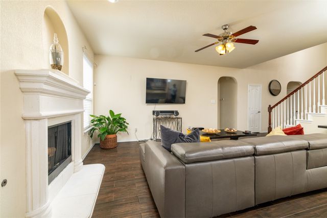 45 Beechcreek Drive, Edgecliff Village, TX 76134