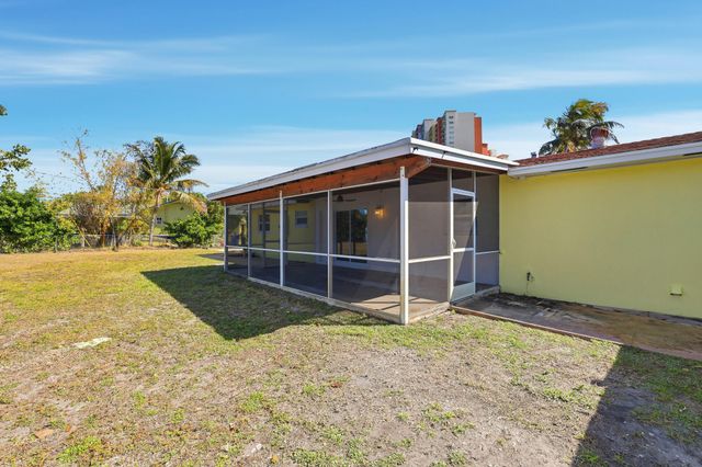 301 Wilma Circle, Riviera Beach, FL 33404