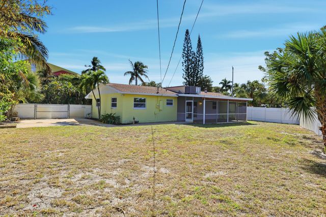 301 Wilma Circle, Riviera Beach, FL 33404