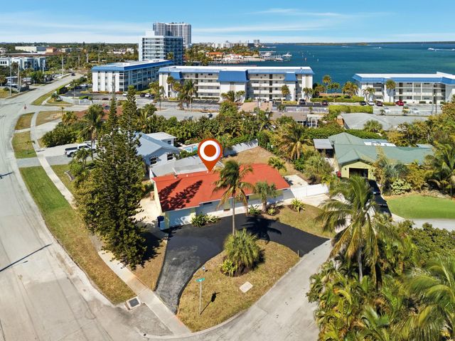 301 Wilma Circle, Riviera Beach, FL 33404