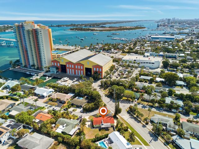 301 Wilma Circle, Riviera Beach, FL 33404