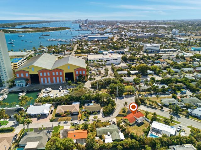 301 Wilma Circle, Riviera Beach, FL 33404