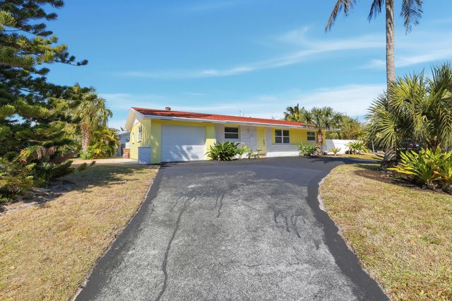 301 Wilma Circle, Riviera Beach, FL 33404