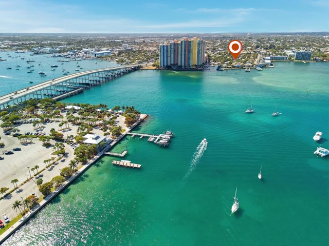 301 Wilma Circle, Riviera Beach, FL 33404