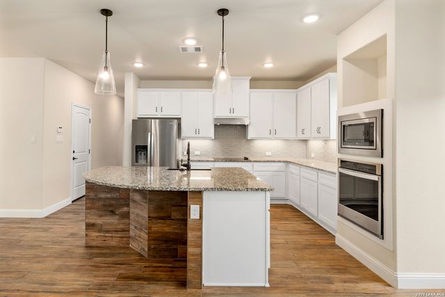 710 Caballo, Canyon Lake, TX 78133