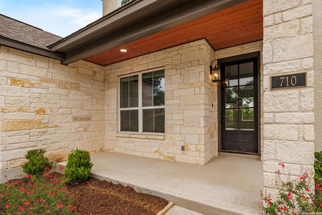 710 Caballo, Canyon Lake, TX 78133