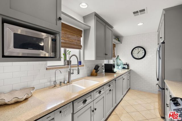 700 Westmount Drive 107, West Hollywood, CA 90069